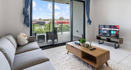 2-Bedroom Apartment Balcony Close to All Hotspots