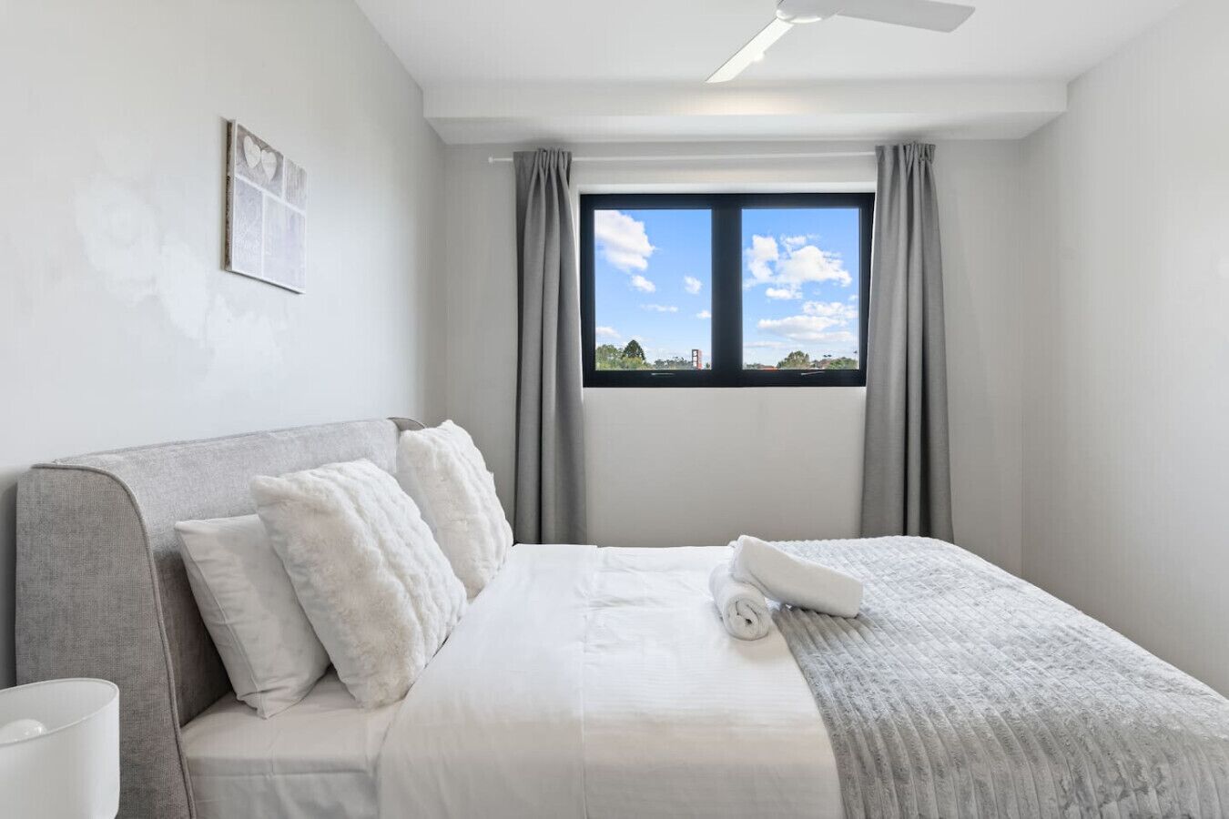 مكواة/لوح كي وواي فاي وملاءات أسرّة