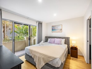 3 bedrooms, iron/ironing board, WiFi, bed sheets - Spacious 3BR Getaway | Great Location & Comfort (Indooroopilly)