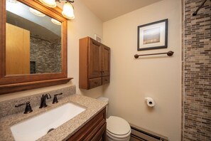 Toalhas de banho, papel higiênico