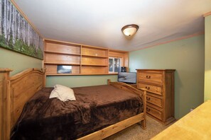 3 quartos, ferros/tábuas de passar roupa, acesso à internet