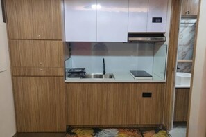 Unclassified image, 5 of 36, button - Near Manila Airport. Lovely "HOTEL STYLE" Studio Condo, With Kitchenette + Swimming Pool, 7A (Paranaque)