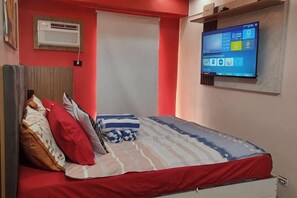 Unclassified image, 4 of 36, button - Near Manila Airport. Lovely "HOTEL STYLE" Studio Condo, With Kitchenette + Swimming Pool, 7A (Paranaque)