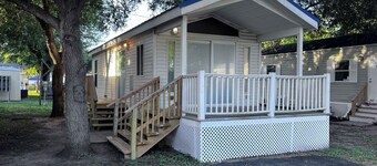 The Shady Oaks, with Pool Access!