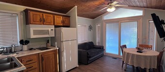 The Shady Oaks, with Pool Access!