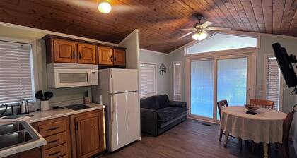 The Shady Oaks, with Pool Access!