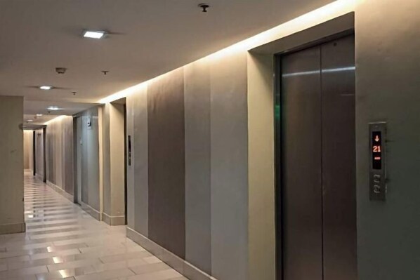 Interior - Thompson Suites High Street (Fort Victoria) (Taguig)