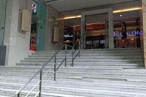 Exterior detail - Thompson Suites High Street (Fort Victoria) (Taguig)