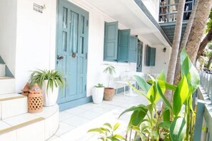 المنشأة من الداخل