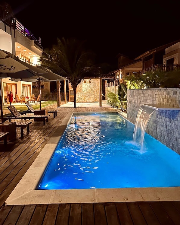 Piscine intérieure, piscine extérieure