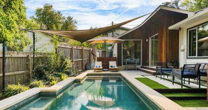 Modern Austin Home w/ Pool, Putting Green & Coffee Nook Townes Retreat by Avantstay