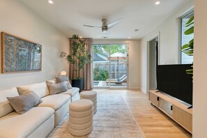House (4 Bedrooms) | Interior - Modern Austin Home w/ Pool, Putting Green & Coffee Nook Townes Retreat by Avantstay (Austin)