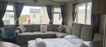 FamilyCaravan-SeaView-Garden-Ensuite-NearBeach