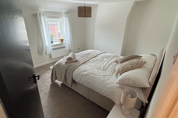 2 bedrooms, iron/ironing board, WiFi, bed sheets