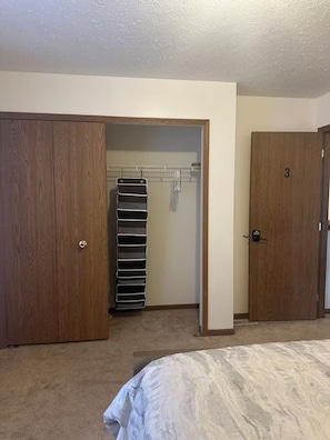 Iron/ironing board, free WiFi, bed sheets