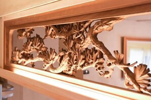 A wooden decorative panel with intricate carvings. - Yoyogi Shinjuk House (Tokyo)