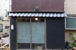 Exterior - Yoyogi House (Tokyo)