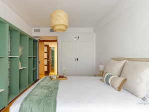 3 bedrooms, iron/ironing board, Internet, bed sheets