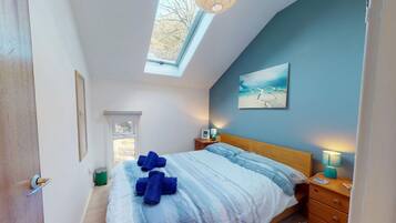 3 bedrooms, iron/ironing board, bed sheets