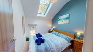 3 bedrooms, iron/ironing board, bed sheets