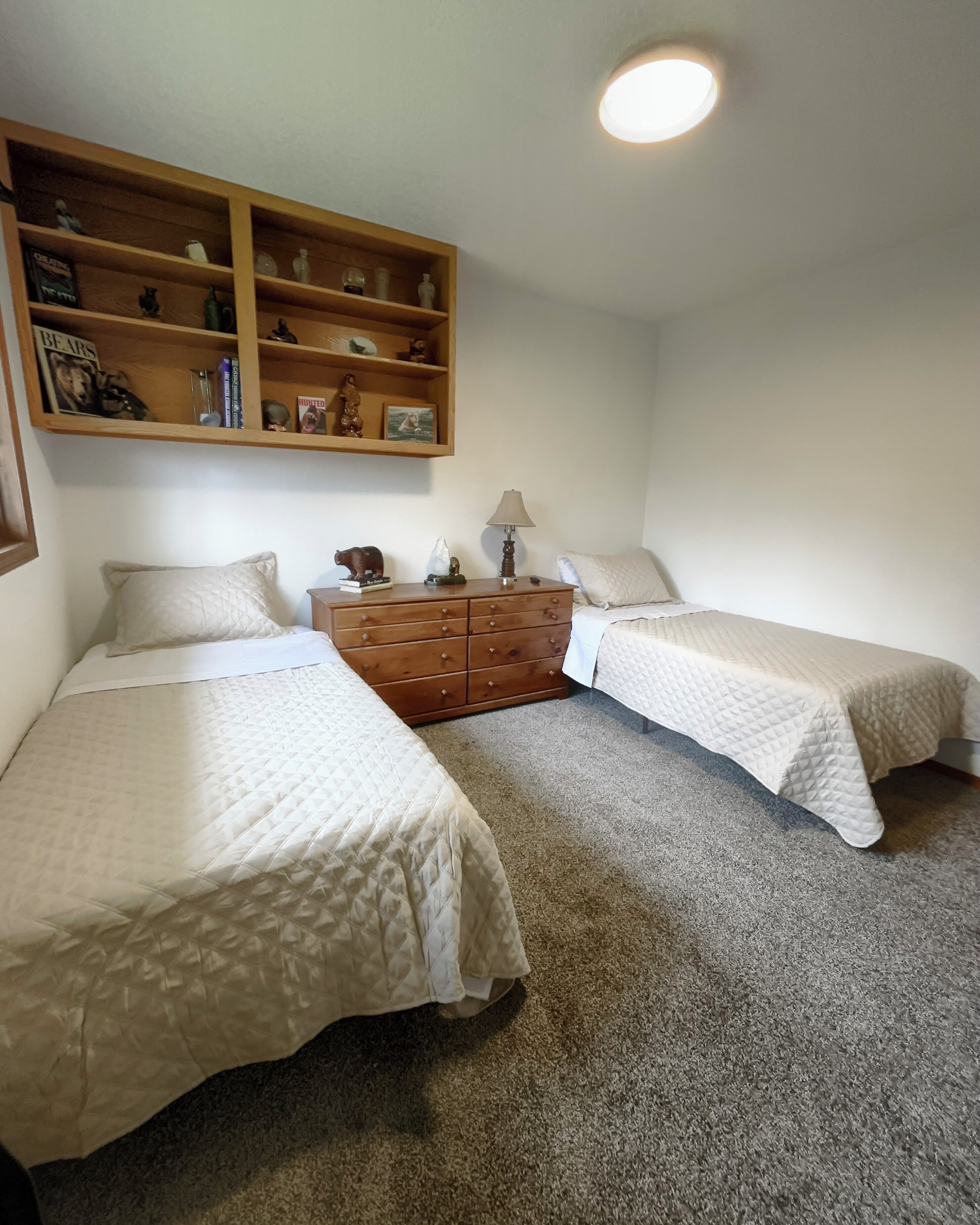 4 habitaciones, tabla de planchar con plancha, wifi y ropa de cama 