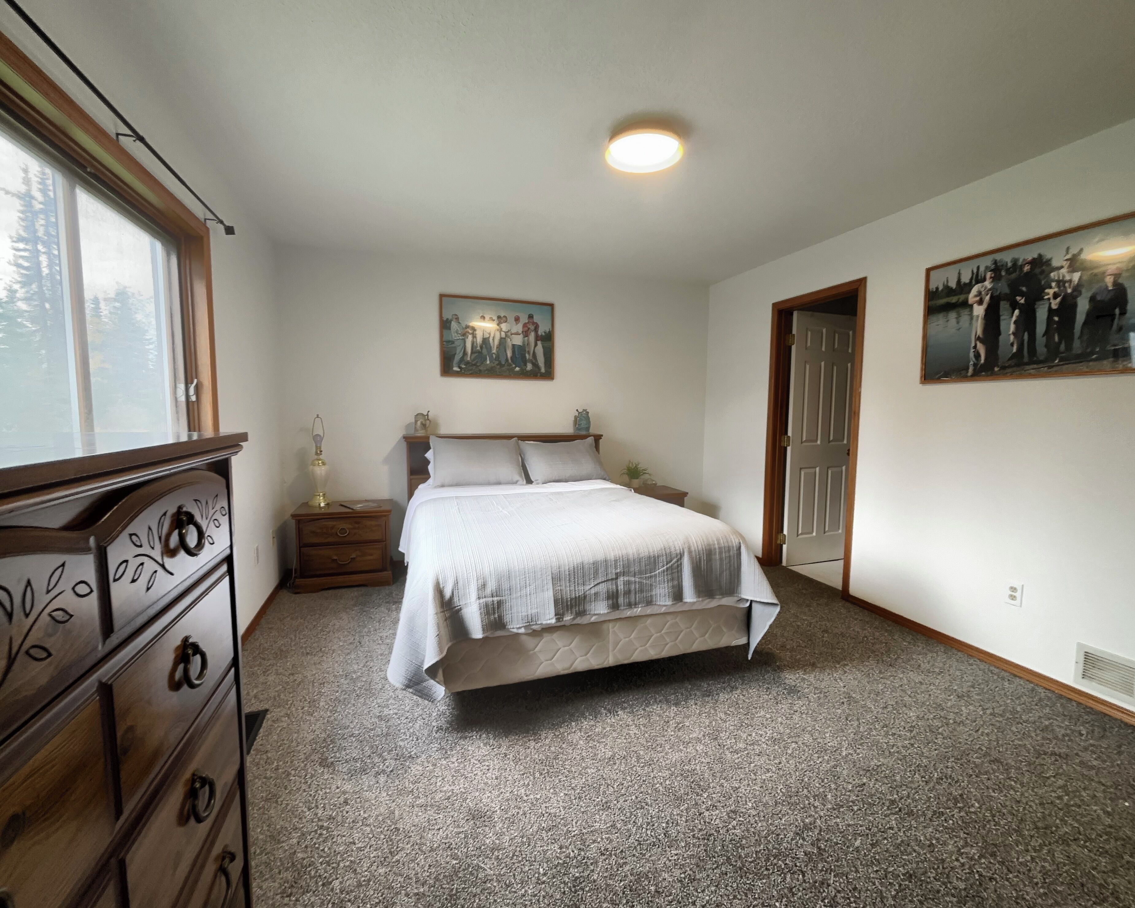 4 habitaciones, tabla de planchar con plancha, wifi y ropa de cama 