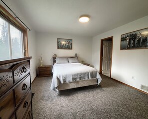 4 dormitoris, planxa i posts de planxar, wifi i roba de llit