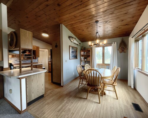 Fabulous 3 bedroom house in Kenai. 
Valhalla-Villa