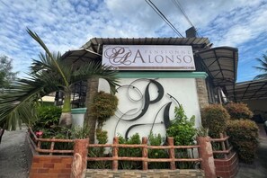 Unclassified image, 3 of 8, button - Pensionne Alonso by RedDoorz (General Santos)
