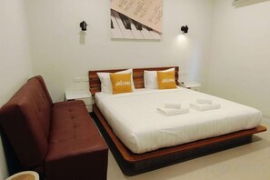 Down comforters, desk, rollaway beds, individually decorated - Studio251 HOUSE (Lang Suan)