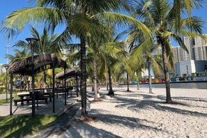 Beach volleyball, fishing - Vinhone Grand Park Homestay - ZEN Garden Residence (Ho Chi Minh City)