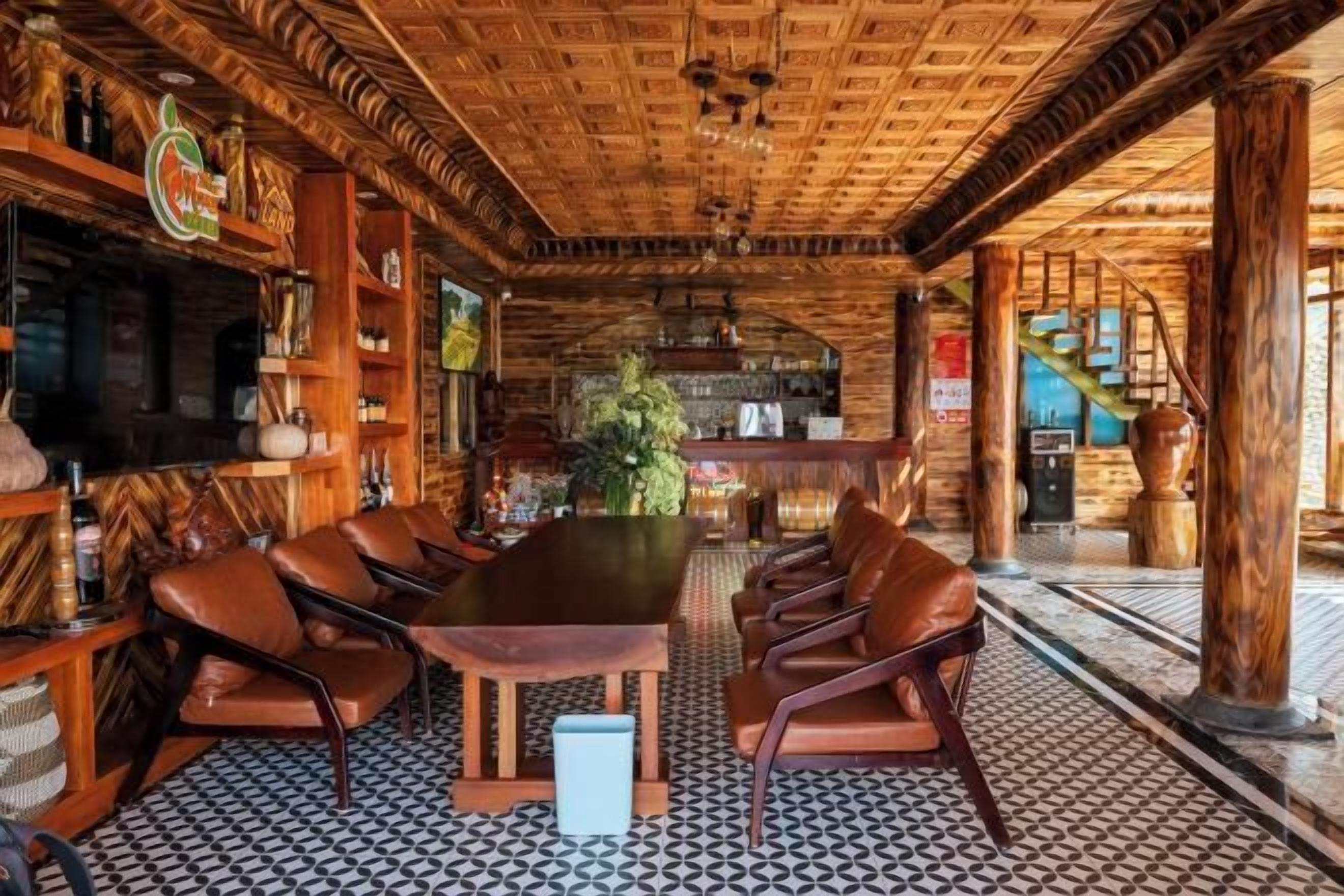 Bar (trong khuôn viên)