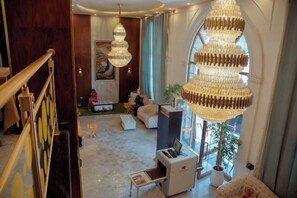 المنشأة من الداخل