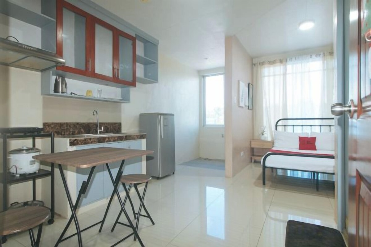 RedDoorz Deluxe Room
