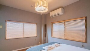 Room - Travel Time・Pink Beach - Plum Luxury house: 33 min to KIX, 25 min to ITM,parking (Osaka)