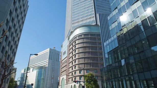 A modern high-rise building with a curved facade and large windows. - Travel Time・Pink Beach - Plum Luxury house: 33 min to KIX, 25 min to ITM,parking (Osaka)