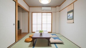 Room - Travel Time・Pink Beach - Plum Luxury house: 33 min to KIX, 25 min to ITM,parking (Osaka)