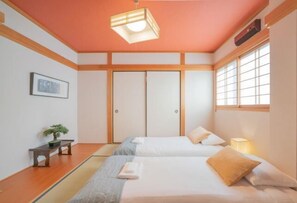 Room - Travel Time・Pink Beach - Plum Luxury house: 33 min to KIX, 25 min to ITM,parking (Osaka)
