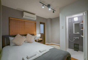 Room - Travel Time・Pink Beach - Plum Luxury house: 33 min to KIX, 25 min to ITM,parking (Osaka)