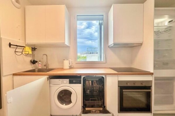 Room - Spacious Apartment near Vincennes forest on Bd Poniatowski (Paris)