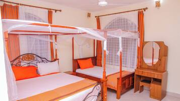 4 bedrooms, iron/ironing board, WiFi, bed sheets