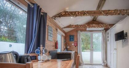 The Lodge - 1 Bedroom - Freshwest Beach Retreat