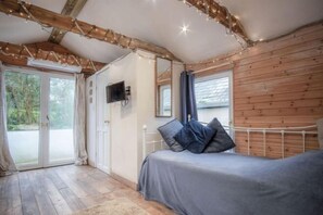 Room - The Lodge - 1 Bedroom - Freshwest Beach Retreat (Pembroke)