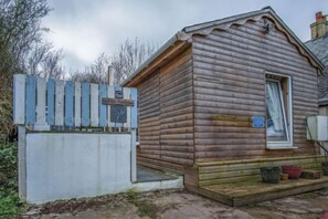 Room - The Lodge - 1 Bedroom - Freshwest Beach Retreat (Pembroke)