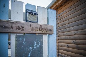 Room - The Lodge - 1 Bedroom - Freshwest Beach Retreat (Pembroke)