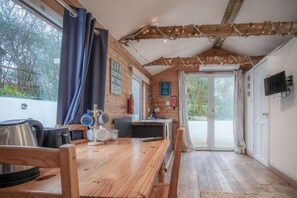 Room - The Lodge - 1 Bedroom - Freshwest Beach Retreat (Pembroke)