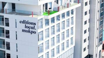 A multi-story building with a sign reading 'editions local.mokpo'.