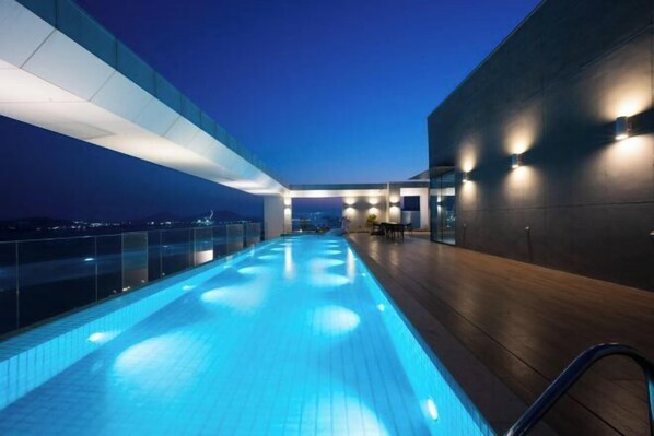 Outdoor pool - editions Hotel (Mokpo)