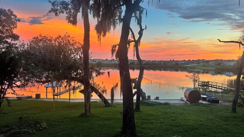 Lakefront Paradise • Sauna • Hot Tub • Jet Skis • Sunset Views