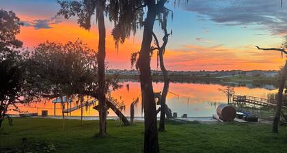 Lakefront Paradise • Sauna • Hot Tub • Jet Skis • Sunset Views